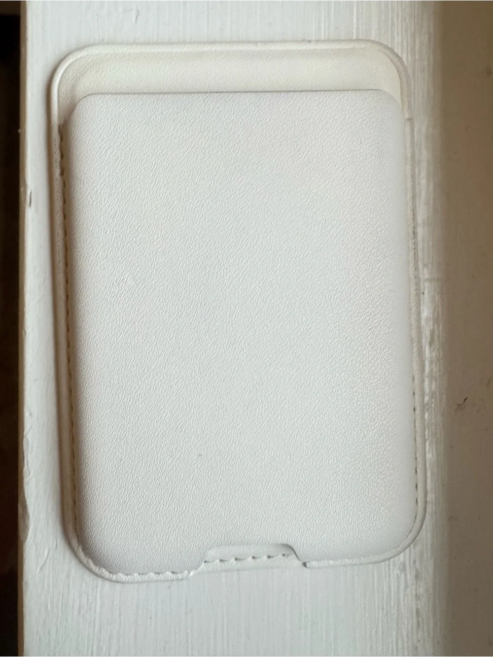 Amazon White Magnetic Leather Card Wallet
